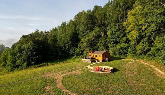 Cozy Stargazing Cabin with Hot Tub near Red River Gorge in Estill County, Kentucky