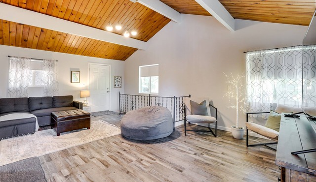 Cozy Twin Peaks Cottage: 4 Mi to Lake Arrowhead!