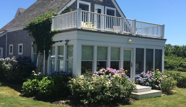 CRESCENT BEACH COTTAGE - Just steps to the private path to the BEACH