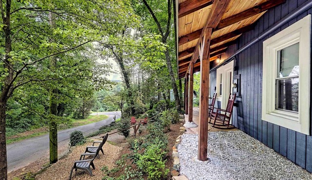 Cute'N Chic 4b/2b Entire House Downtown Clayton GA