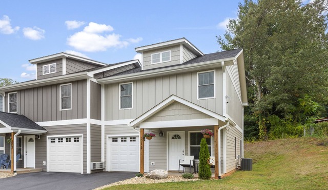 Cypress & Willow Buyout by AvantStay | 2 Home Buyout! Sleeps 16!