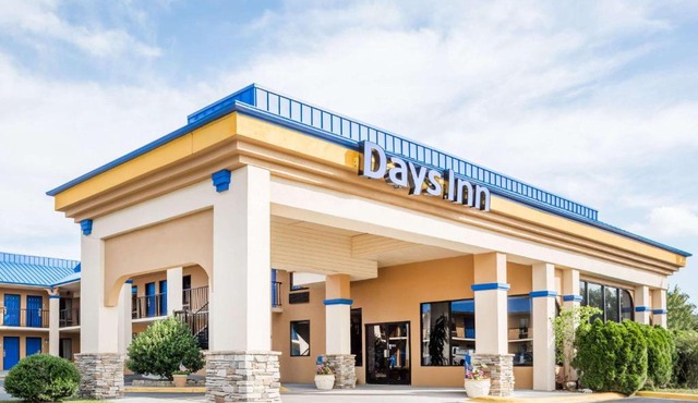 Days Inn by Wyndham Hendersonville