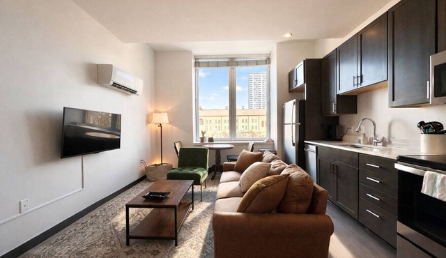 Deer District Studio Apt - One Block from Fiserv and Baird