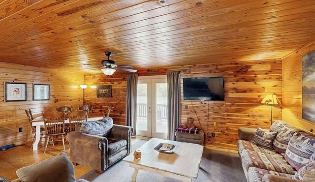 Delightful Riverfront Apartment w/river access for swimming, fishing & boating