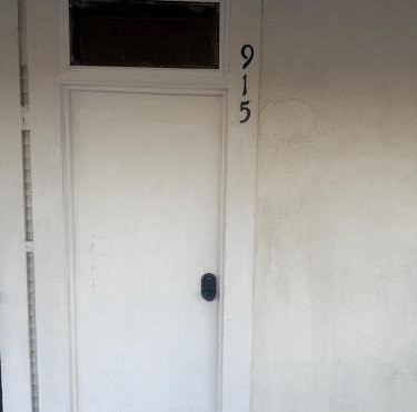 Downtown Taylor Private Entry Room 2
