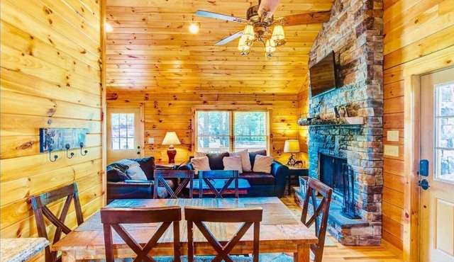 Eagles Nest 2 BR Cabin - Close to Beech Mtn