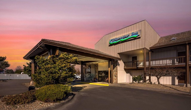 Edgewater Inn and Suites, an Ascend Collection Hotel