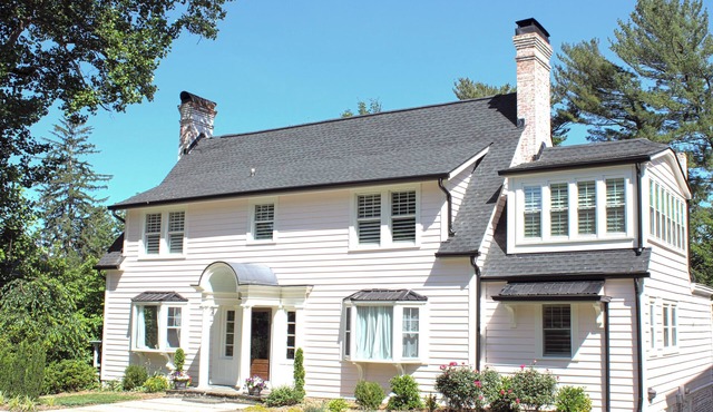 Elegant Grove Park Colonial; close to Omni, bakeries, restaurants, City parks