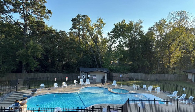 Emerald Isle lakefront 2BR/2B condo with pool, hot tub, pickleball, & mini-golf!