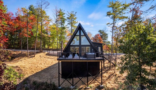 Evergreen Escape- WiFi, Hot Tub, Firepit, Grill, Dry Sauna and Cold Plunge
