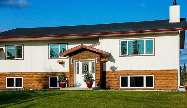 Fairbanks Alaskan Abode ~ 1 Mile to Pioneer Park!