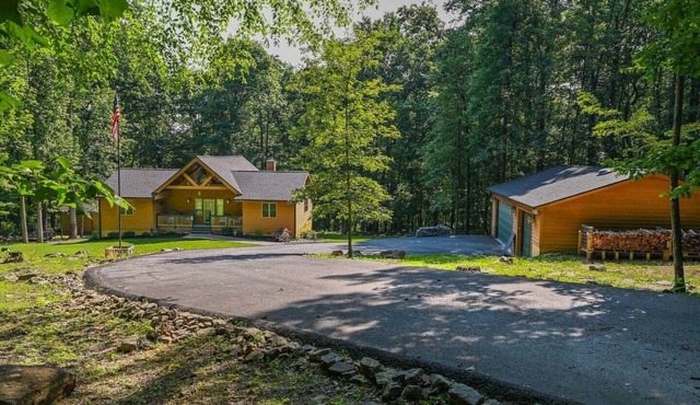 Family-Friendly Cabin – Games, Fire Pit, & Nature!