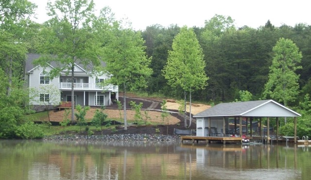 Family Fun and Relaxation: Your Dream Lakehouse Vacation!