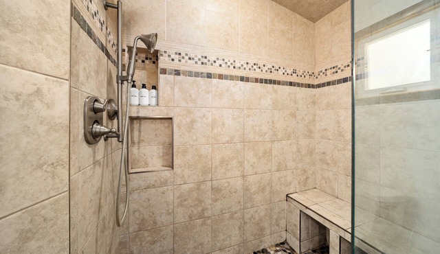 Family Suite 5 mins to Downtown Hendo/Flatrock