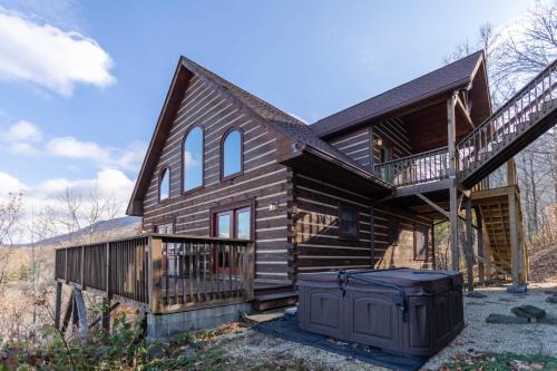 Faraway Skies Hot tub total privacy 20 mins to Boone