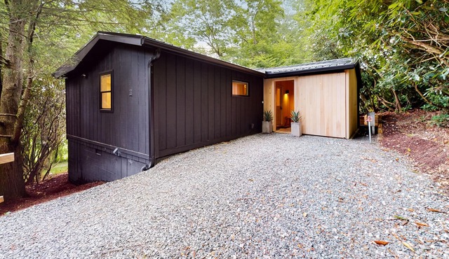 Fishing Cabin | Dog-friendly cottage in Newland with pool, golf, fishing, grills