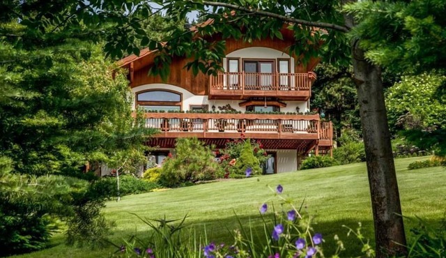 Fox Den Bed & Breakfast