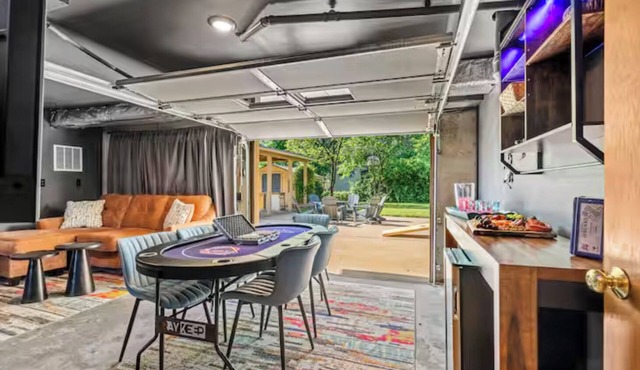 Game Room- Huge Yard- 1 mile to K-State Sports Complex
