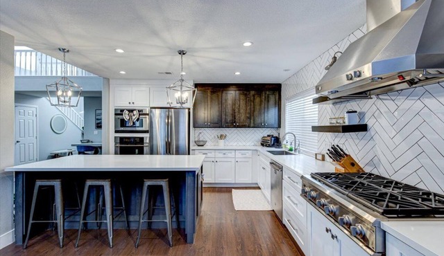 Gated SUMMERLIN Home in THE LAKES with 2 pools, fire pit, home gym
