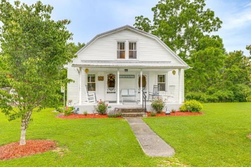 'Grandma's Farm House' on 125 Acres w/Fire Pit!