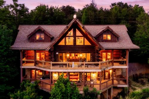 Great Alpine - 4 KingSuites- July Deals-Views-Hot Tub-FirePit-GameRm