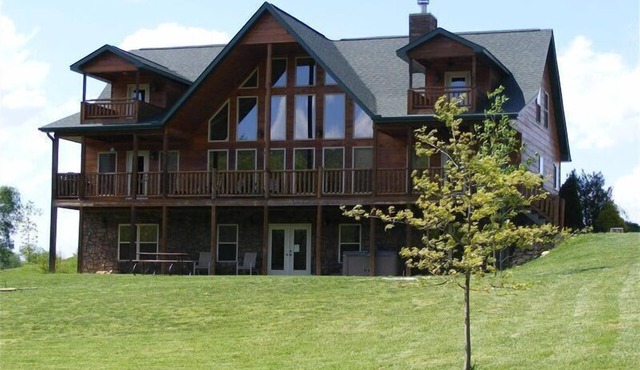 Great BIG CABIN! PRICE CUT & READY TO GO. CLOSE TO DOLLYWOOD & THE ISLAND.