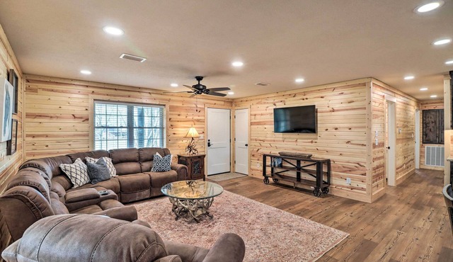 Greers Ferry Home on 40 Acres 1/4 Mi to Lake!
