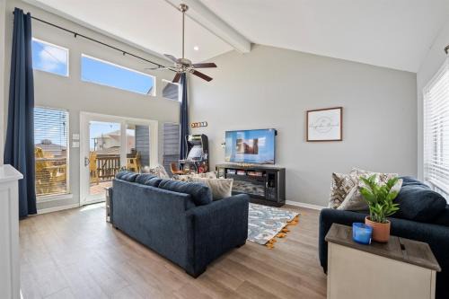 Gulf-View Townhome Hot Tub 2-Min Beach Walk