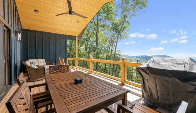 Hatley Pointe and Wolf Laurel Resorts - Dine, Hike, Swim, Ski, Air Conditioning