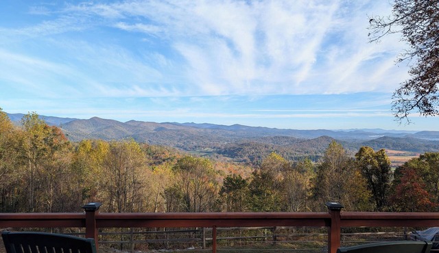 Henry Mt. Hidaway a 5 bedroom cabin w/amazing Mtn. views-Pingpong-secluded
