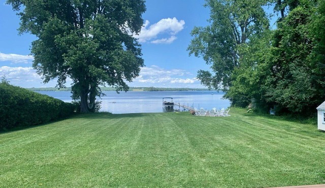 Heros Hideaway, private 1acre flat grassy yard, majestic sunsets