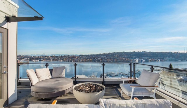 High-End Living! ~ Panoramic Views ~ A/C ~ Parking