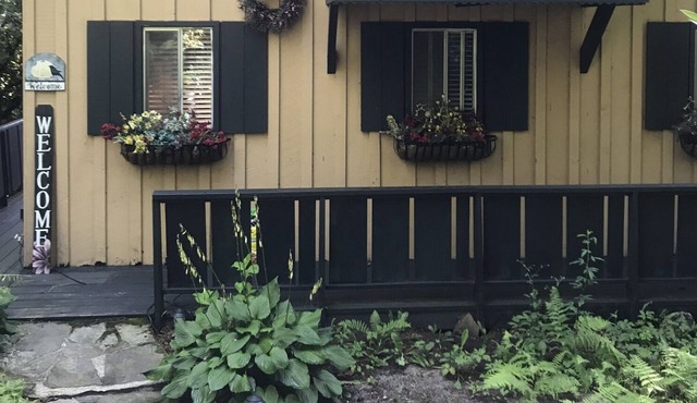 Highlands Cottage w/magnificent view - all amenities