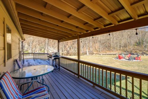 Hike the AT! Creekside Cabin in Trail Town USA