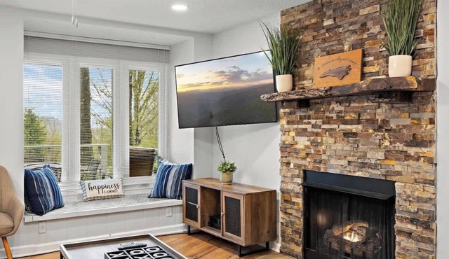 Hiking Trails, King Bed, View, Recently Renovated