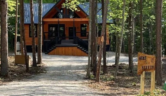 Hint of Heaven – Spacious Woodland Retreat Near Red River Gorge