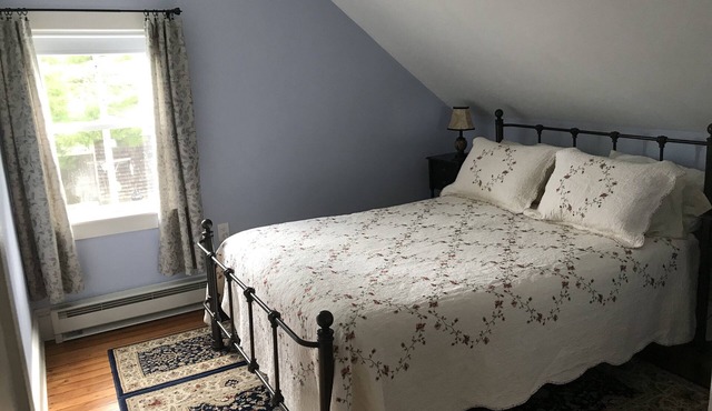 Historic Bristol Town Center Apartment