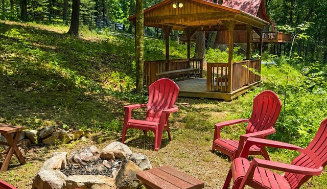 Honey Hideaway Cozy 2-bedroom cabin Baker on 2.5 acres fire pit outdoor workout