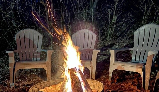 Hot Tub! Fire pit! Picnic area & Grill! View! Hardwicks Creek Haven@RRG