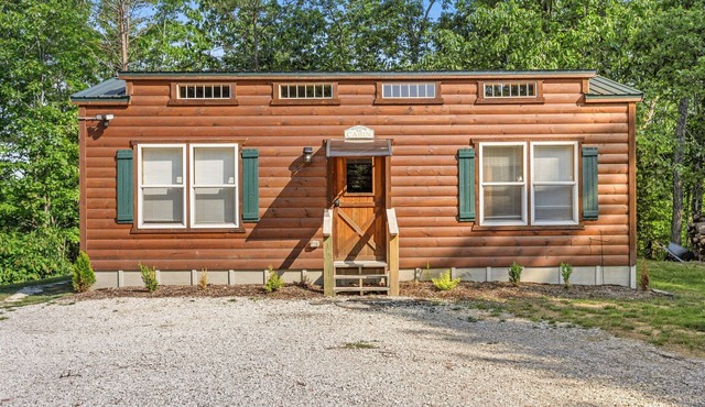 Hot Tub, WiFi, Pet-Friendly - Cozy Tiny Cabin - The Ridge at Red River Gorge, Kentucky!