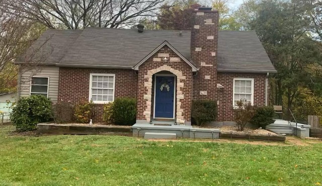House, Near Downtown with Fenced Back Yard!