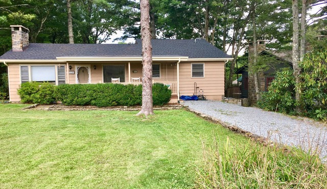 In Town Blowing Rock - Country Club Neighborhood - Charming Rustic Mtn Cottage!