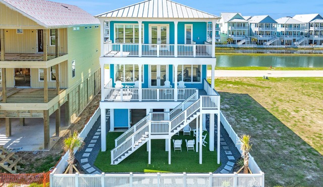 It's Time for a Happy Ohana! Dog Friendly, Fenced Yard, Short Walk to the Beach