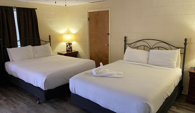 JI8 - JI8, Queen Guest Room at the Joplin Inn