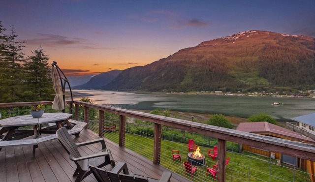 Juneau’s Ultimate Gathering Place 7BR, Ocean Views