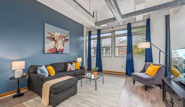 King Bed Downtown KC | Walkable KC Loft + Parking