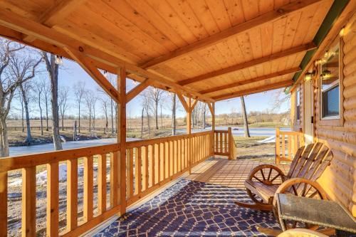 La Grange Cabin on a Racehorse Farm w/Pond Views!
