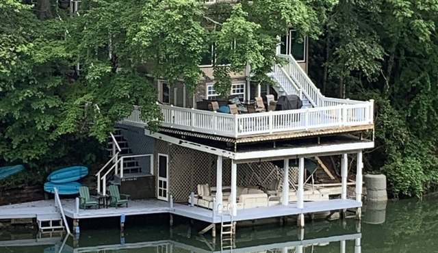 Lake front house in hidden GEM lake lure