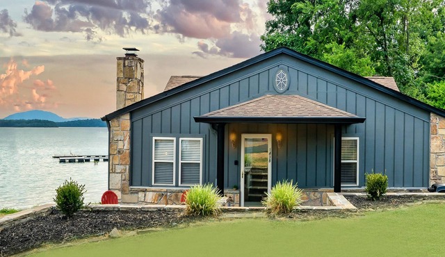 Lakeside Cottage (3-Bedroom) by RedAwning