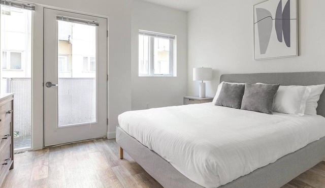 Landing | Amazing Studio, Courtyard, Gym